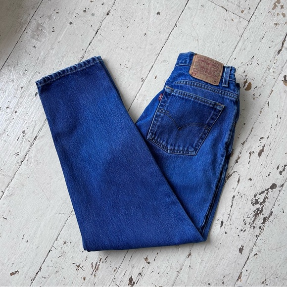 Levi's 550 Relaxed Fit Tapered Leg Distressed Jeans - Picture 8 of 16